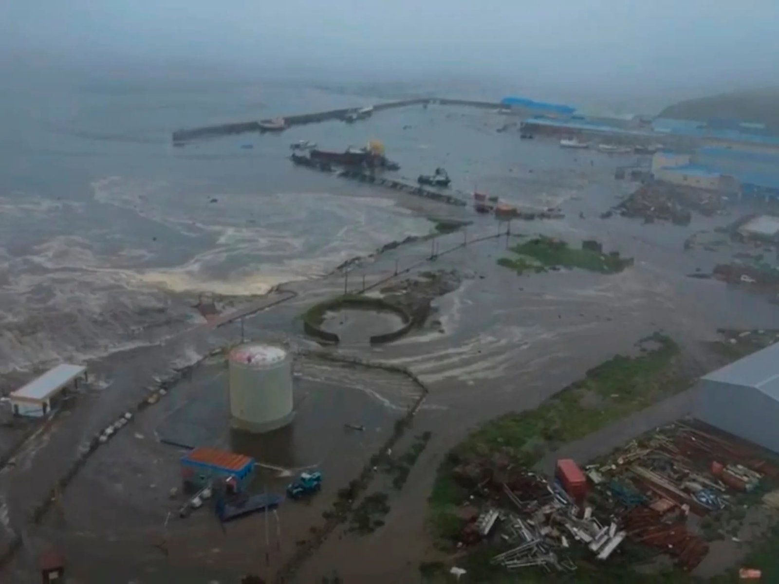 An 8.8 magnitude earthquake in Russia's far east causes a tsunami. Japan and Hawaii order the evacuation of residents