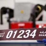 "نادي الشارقة للسيارات القديمة" يفتتح مصنع طباعة لوحات الأرقام