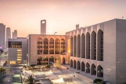 "المصرف المركزي" يفرض غرامة مالية على شركة صرافة بقيمة 10.7 مليون درهم