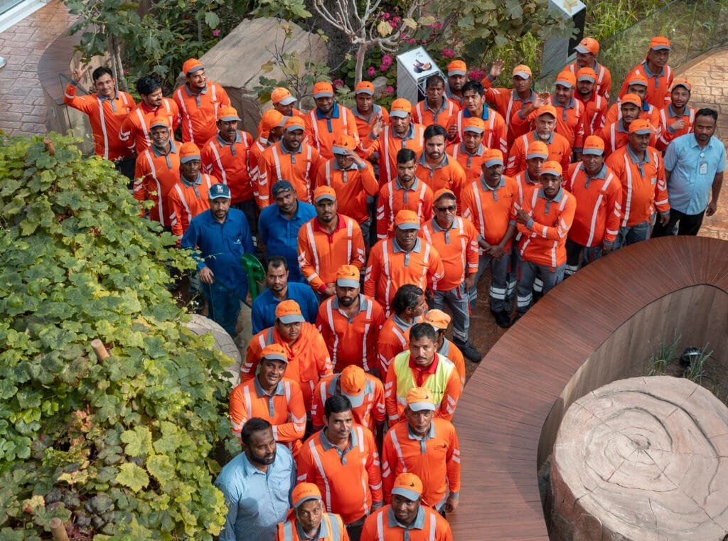 جانب من العمال الذين شملتهم الحملة