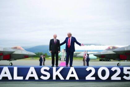 مخرجات قمة ألاسكا.. ترامب يلقي العبء على كاهل زيلينسكي