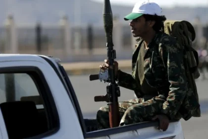 اعتقلوا موظفين.. مسلحون حوثيون يقتحمون وكالات أممية بصنعاء 