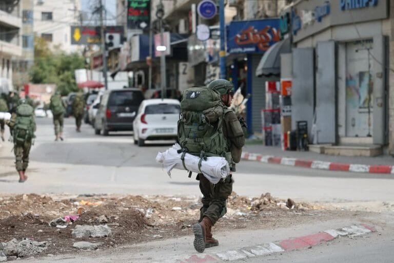Israel storms Ramallah, wounding 3 people, including a child