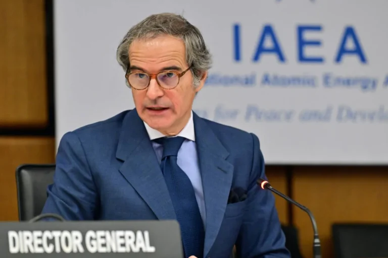 غروسي تحت حماية "كوبرا" بسبب تهديد مصدره إيران