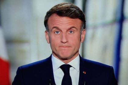 ماكرون يقترح مدينة محايدة لاستضافة بوتين وزيلينسكي.. من ودون تحديد الموعد