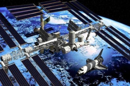 بعد مهمة استمرت 5 أشهر.. رواد فضاء يغادرون محطة الفضاء الدولية