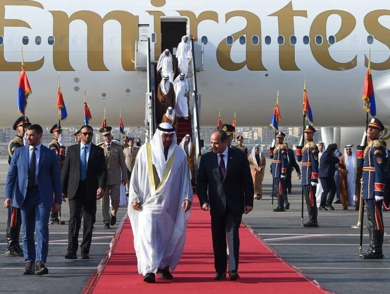 Sisi receives Mohammed bin Zayed at Cairo Airport
