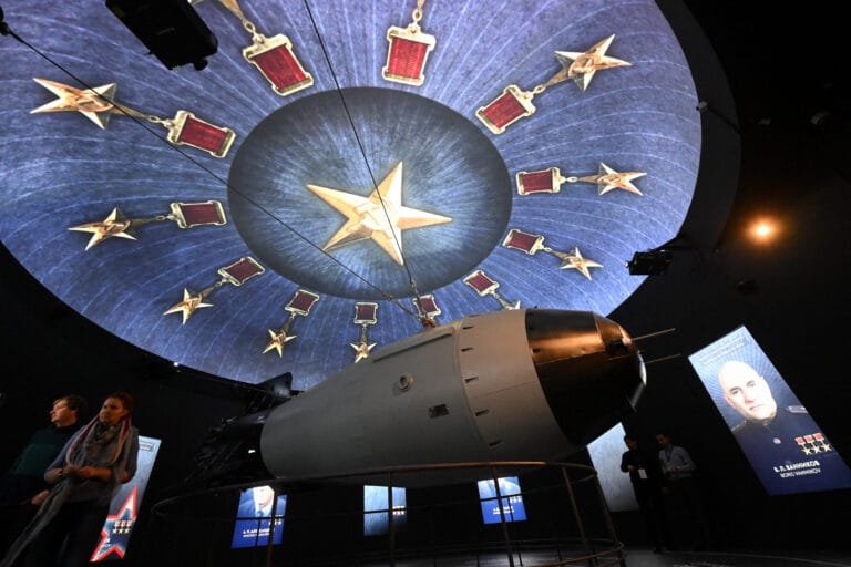 What are the Kremlin's conditions for starting nuclear talks?