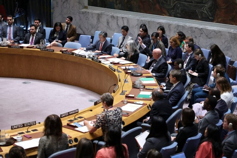 Threatening to completely suspend the agreement with the IAEA, Iran warns against activating sanctions.