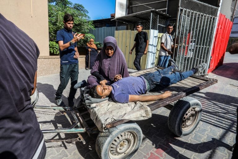 Tanks advance into the Sheikh Radwan neighborhood.. Unprecedented Israeli bombardment of Gaza City.