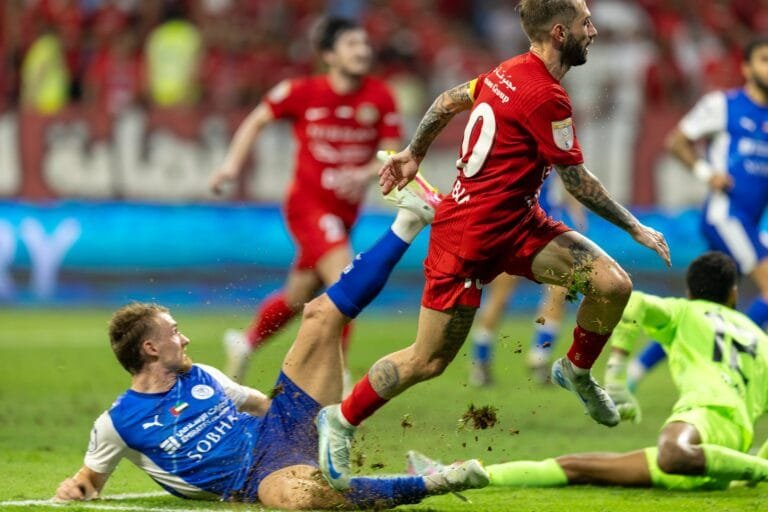 شباب الأهلي يحسم "ديربي دبي" بهدف قاتل في شباك النصر