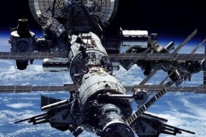 روسيا تطلق قمرين اصطناعيين.. الأول عسكري والآخر تعليمي