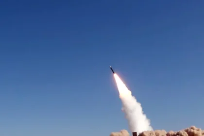 صفارات الإنذار تدوي.. إسرائيل تعترض صاروخاً أطلق من اليمن