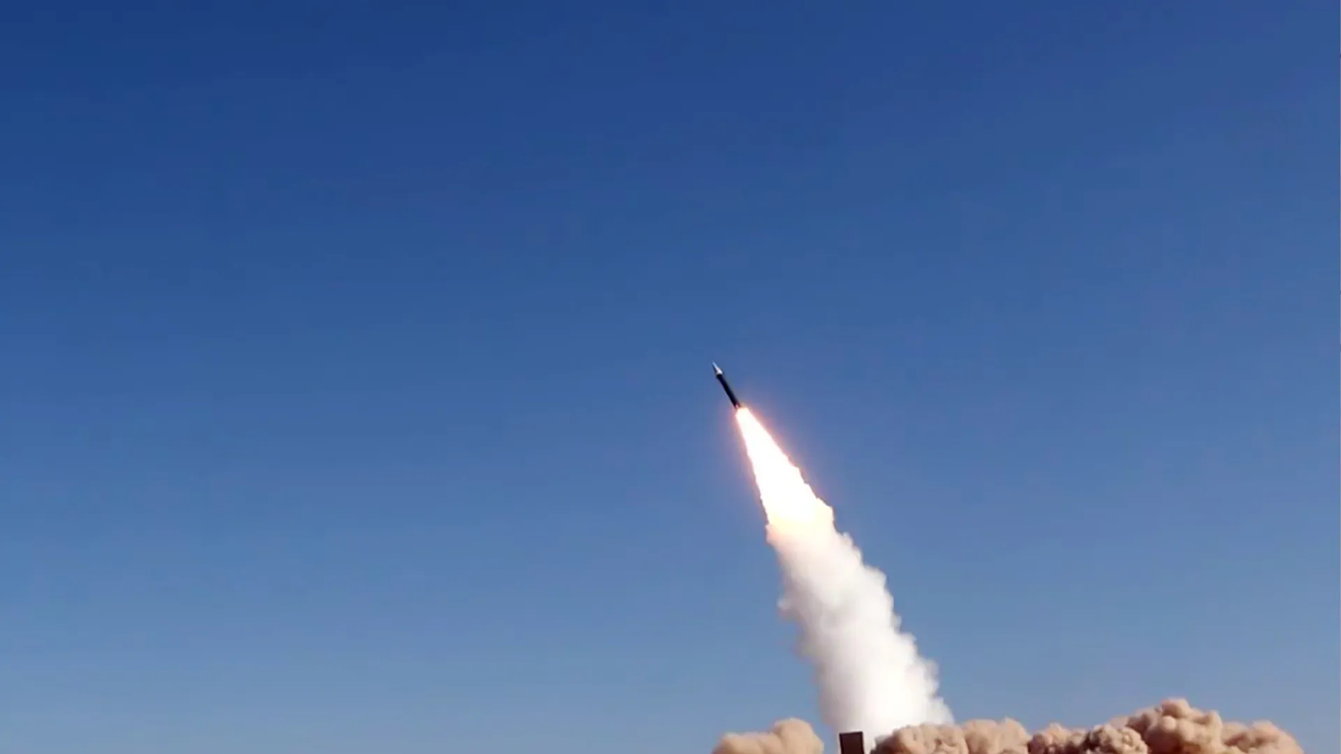 Sirens sound.. Israel intercepts a missile launched from Yemen