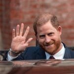 بعد جفاء استمر 20 شهراً.. "الشاي" يجمع الملك تشارلز بابنه هاري