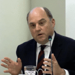 وزير دفاع بريطانيا السابق يشعل الجدل: "يجب جعل القرم أرضًا غير صالحة للحياة وضرب جسرها بالصواريخ"