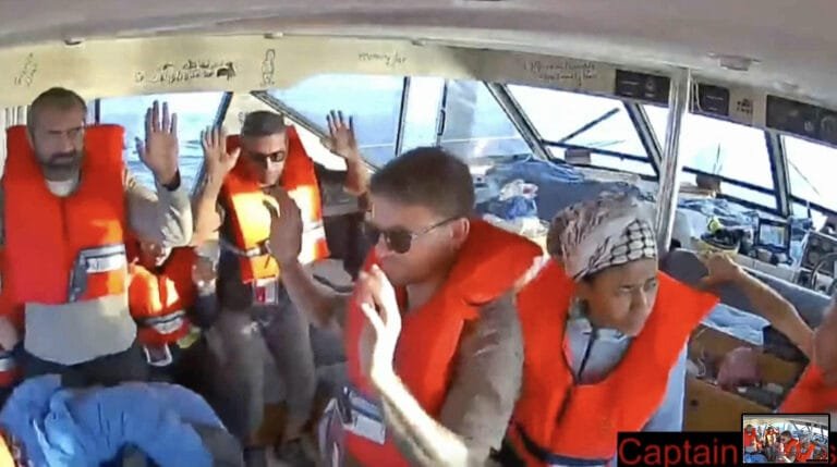 غضب في برشلونة.. مئات يتظاهرون أمام القنصلية الإسرائيلية بعد اعتراض "أسطول الحرية" المتجه إلى غزة