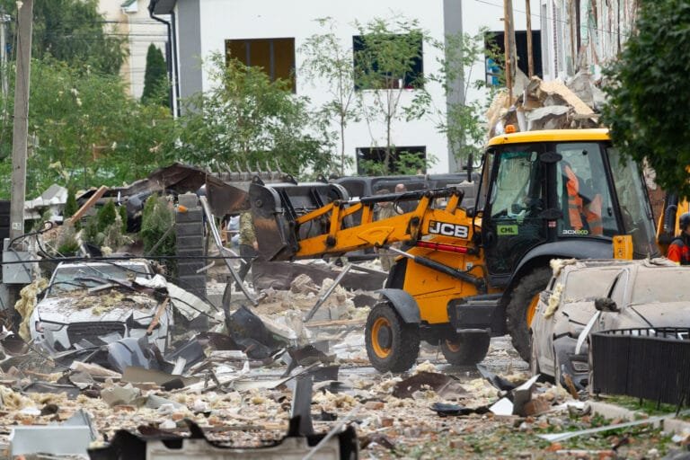 Kiev's marches in Russian airspace.. Moscow bombs several Ukrainian regions