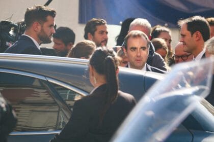 الإعلان عن تشكيل حكومة جديدة في فرنسا