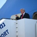 بعد إعلانه أن الحرب "انتهت" في غزة.. ترامب يصل إلى إسرائيل