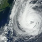 "بريسيلا" يزأر في المحيط الهادئ.. إعصار يهدد سواحل المكسيك بأمطار غزيرة ورياح عاتية!