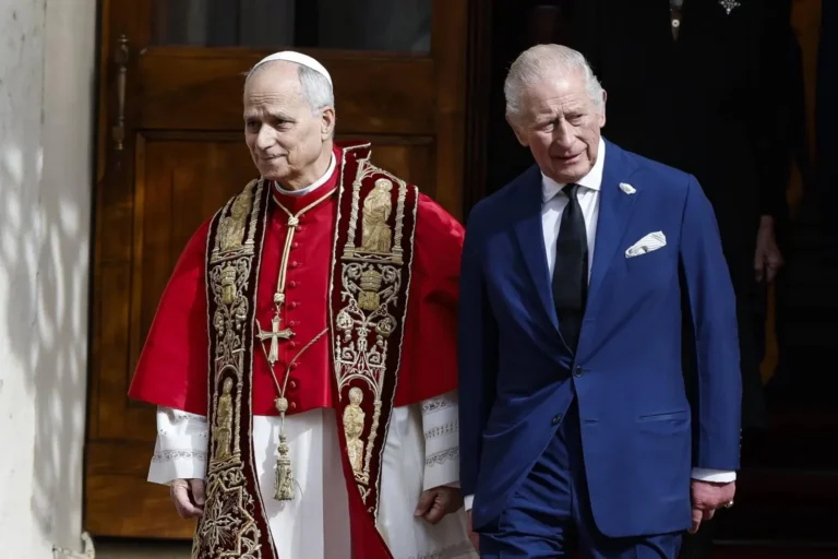 King Charles prays with the Pope