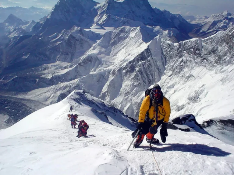 Russia clarifies the fate of its climbers in the Himalayas.