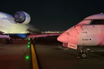 Watch.. A "strange" accident between two planes at an American airport