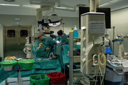 العملية الأولى في العالم.. زراعة كبد خنزير في جسم إنسان