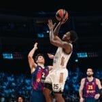 "دبي لكرة السلة" يصعد إلى المركز الثامن في "اليوروليغ" بعد فوزه التاريخي على برشلونة