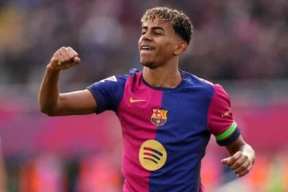 لامين يامال لاعب برشلونة