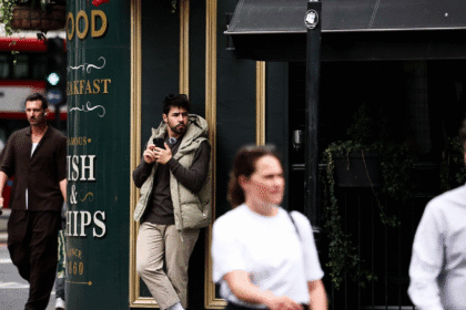 What is the story of the "pickpocket hunter" in London?