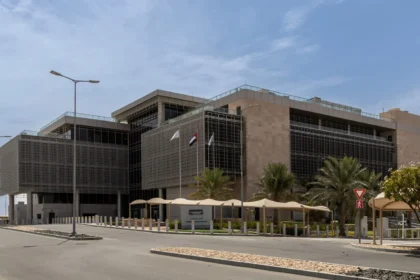 "أمرك" توسّع شراكاتها العالمية وتستعرض قدراتها المتقدمة في معرض دبي للطيران 2025