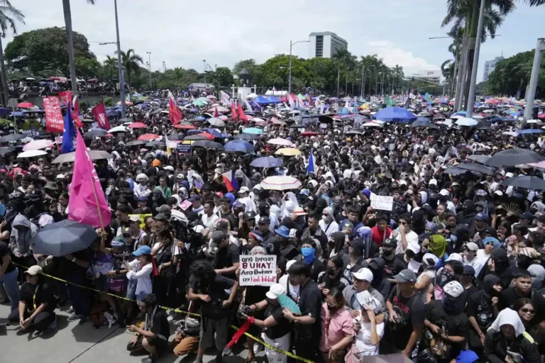 Tens of thousands flood the streets of Manila to protest a corruption scandal rocking the Philippines and demand the imprisonment of those involved.