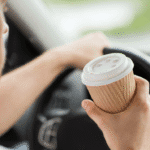 احتساء القهوة أثناء القيادة0