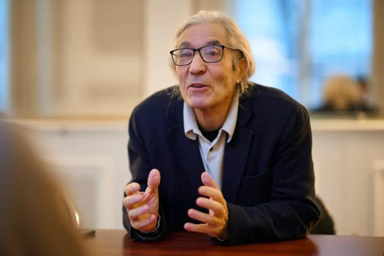 The French president receives Boualem Sansal after his release in Algeria.