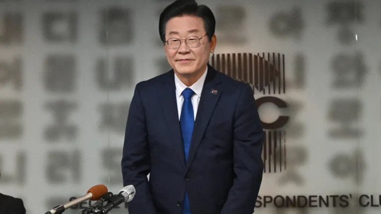 بعد عام من "انقلاب يون سيوك - يول" .. لي جيه ميونغ يعلن خارطة طريق "استعادة الديمقراطية"في كوريا الجنوبية