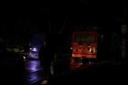 الظلام يخيم على أوكرانيا عقب الضربات الروسية على شبكات الطاقة