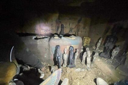 Selling fake antiquities