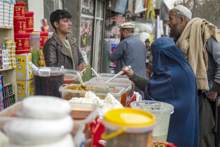 The Taliban government gives shops in Kandahar three months to remove Pakistani goods