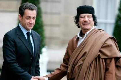 ساركوزي ومعمر القذافي