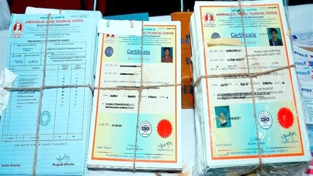 مليون شهادة تعليمية مزيفة.. الهند تكشف أكبر عملية تزوير في التاريخ