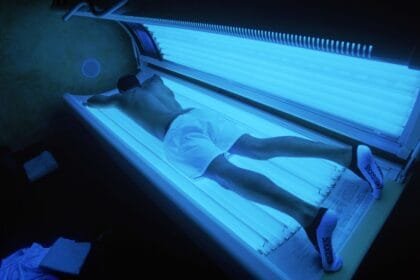 أسرّة التسمير الاصطناعي .. عامل خطير للشيخوخة والسرطان