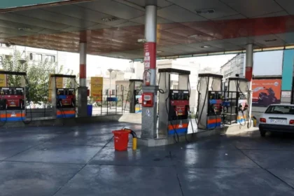 إيران تبدأ تطبيق نظام تسعير البنزين بثلاث فئات وزيادة الأسعار