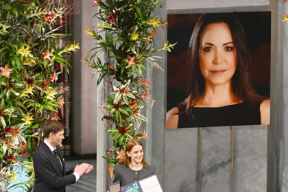 ابنة الفنزويلية ماريا كورينا ماتشادو تتسلّم جائزة نوبل للسلام نيابة عنها-صوت الإمارات