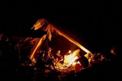 غزة تحت الصفر: البرد والفقر يفاقمان معاناة المدنيين الفلسطينيين