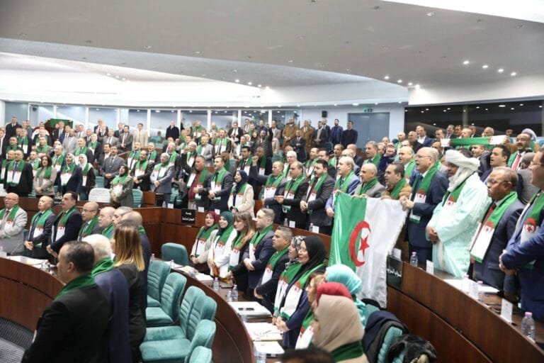 البرلمان الجزائري يقر بالإجماع قانونًا يجرم الاستعمار الفرنسي