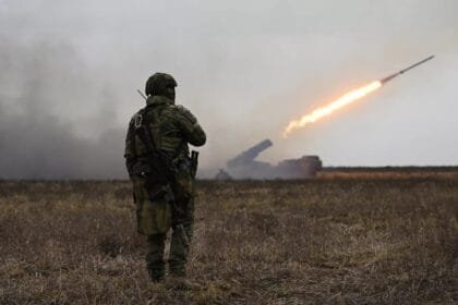 الدفاع الروسية: إحباط هجوم أوكراني واسع وتدمير 141 مسيرة فوق 13 منطقة وبحر آزوف