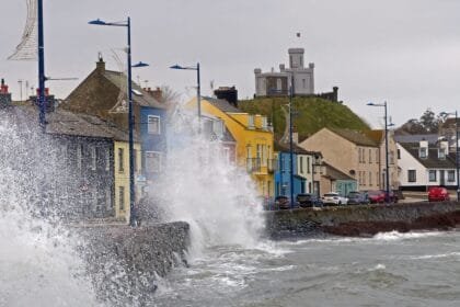 العاصفة "برام" تضرب أيرلندا وإغلاق سوق عيد الميلاد في بلفاست