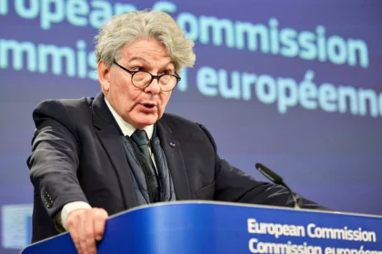 الولايات المتحدة تمنع المفوض الأوروبي السابق تيري بريتون من دخول أراضيها وفرنسا تندد